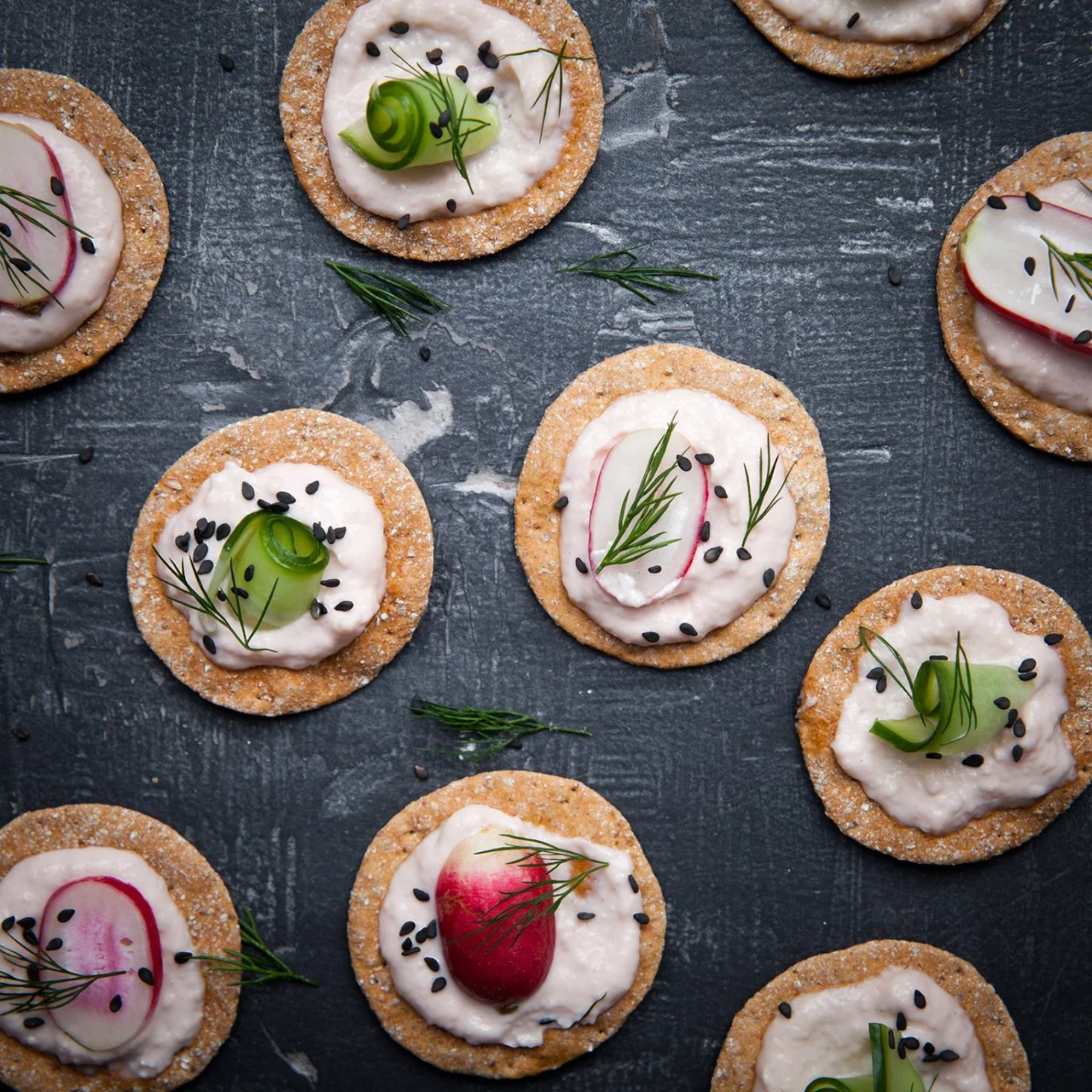 Peter's Yard Assorted Cracker Festive Tin