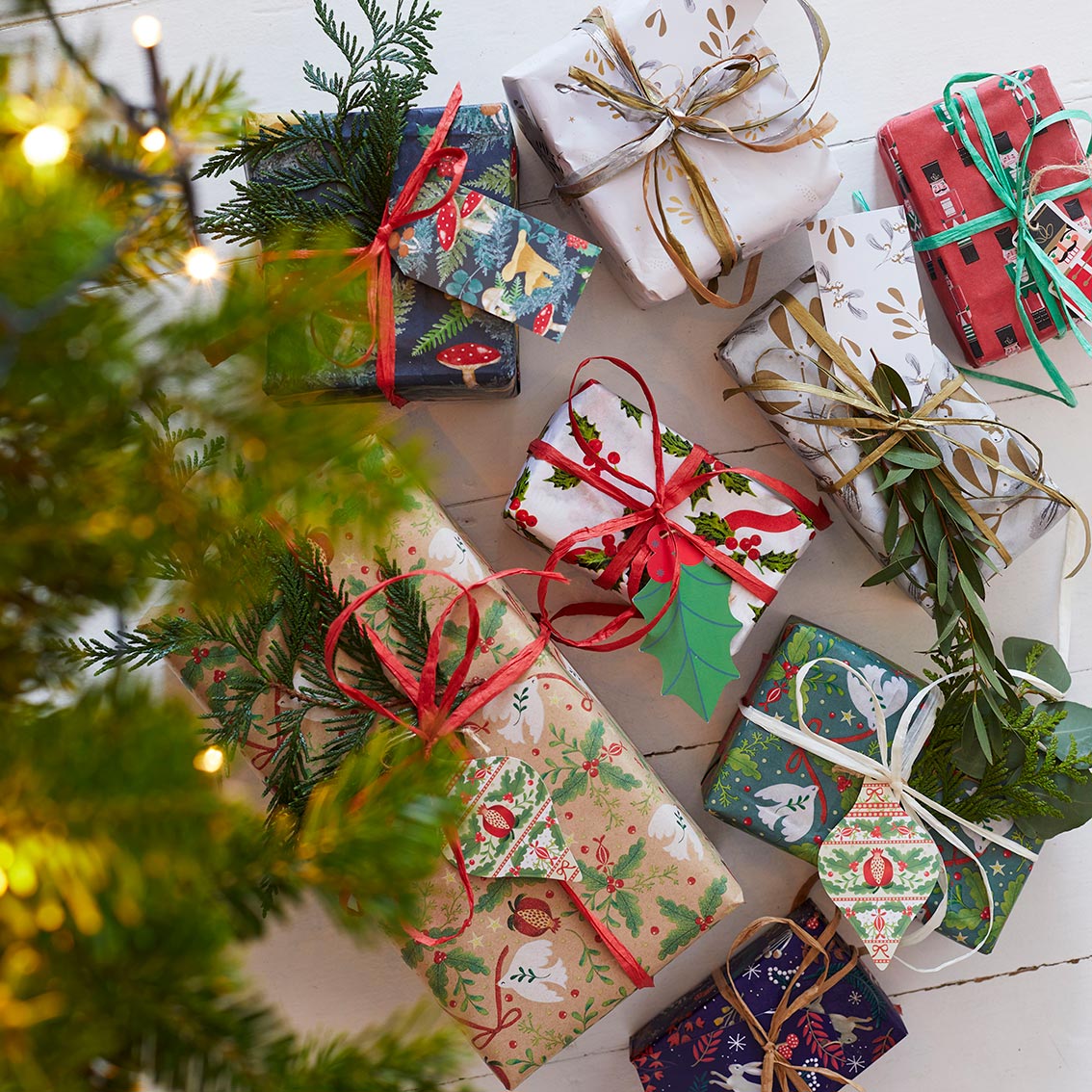 Talking Tables Holly White Christmas Tissue Paper 4 Pack